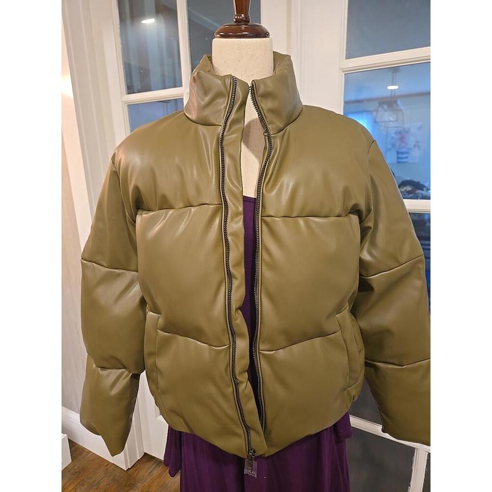 The Drop Women's Priscilla Vegan Leather Puffer. Color Olive Green. NWT Medium
